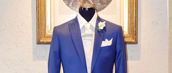 Traje a medida azul