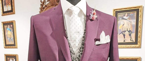 Traje a medida burdeos